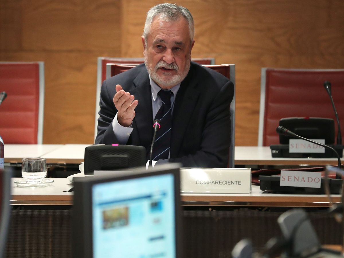 Foto: José Antonio Griñán en la comisión de financiación de los partidos en el Senado. (EFE/Zipi)