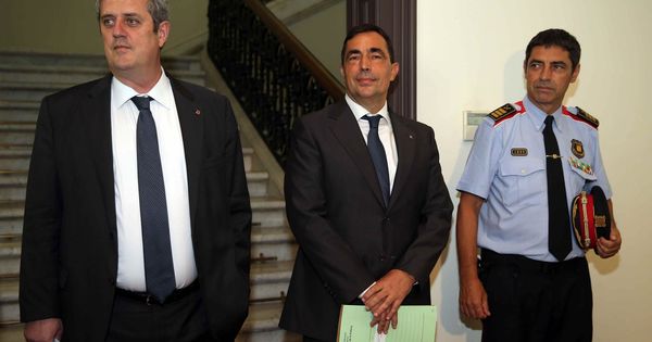 Foto: El nuevo director de los Mossos d'Esquadra, Pere Soler, en su primera reunión con la cúpula de la policía catalana. (EFE)