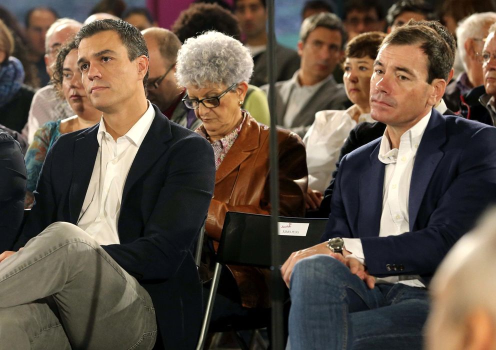 Foto: Fotografía de archivo del secretario general del PSOE, Pedro Sánchez (i), junto a Tomás Gómez. (EFE)