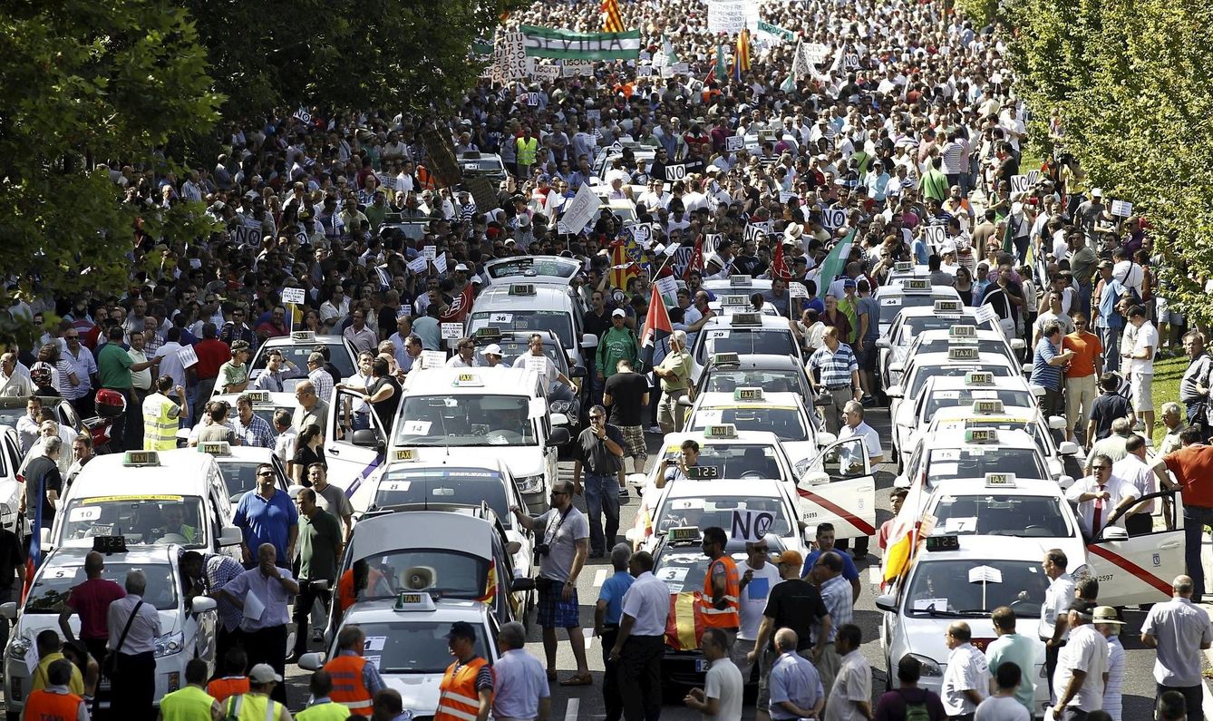 Una de las muchas movilizaciones del gremio del taxi. (EFE)