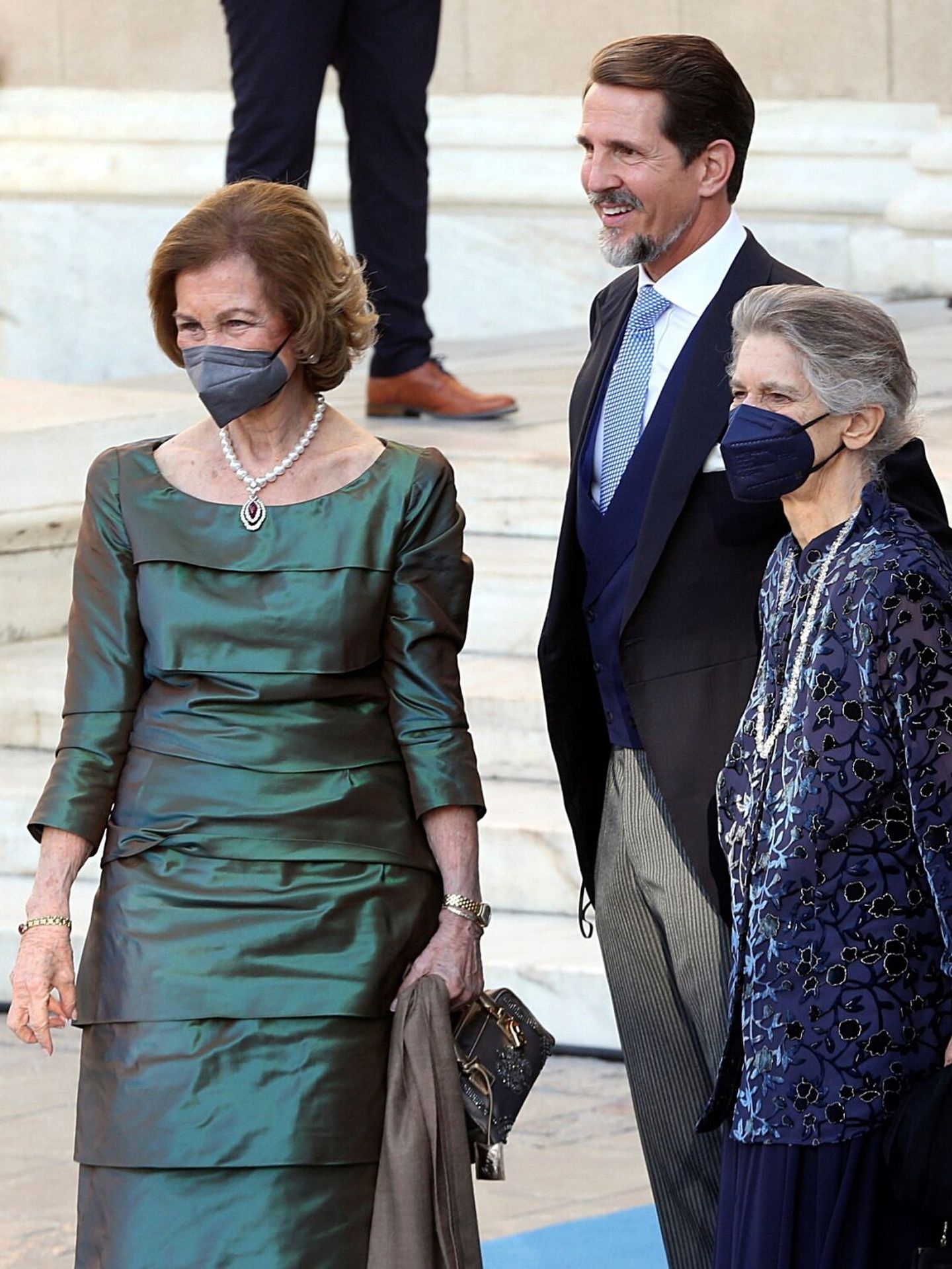 La reina Sofía, junto a Pablo e Irene de Grecia en la boda de Philippos. (EFE)
