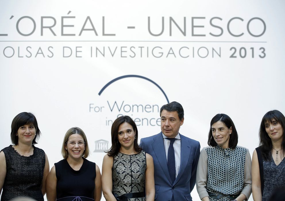Foto: El presidente de la Comunidad de Madrid, Ignacio González, durante la entrega de los premios de investigación L’Oréal For Women in Science 2013