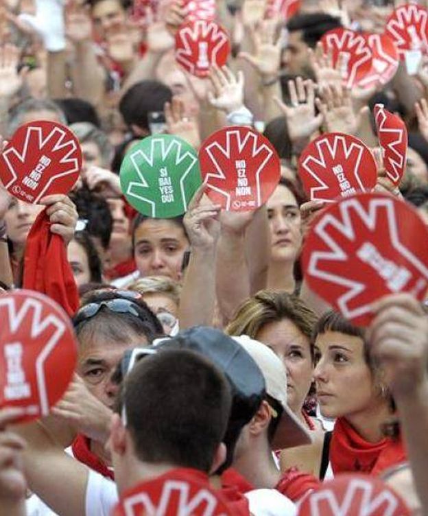 Foto: Manifestación en contra de las agresiones sexuales ocurridas en San Fermín el pasado año. (Efe)
