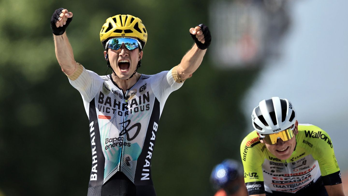 Pello Bilbao, celebrando su victoria en el Tour. (EFE/Christophe Petit Tesson)