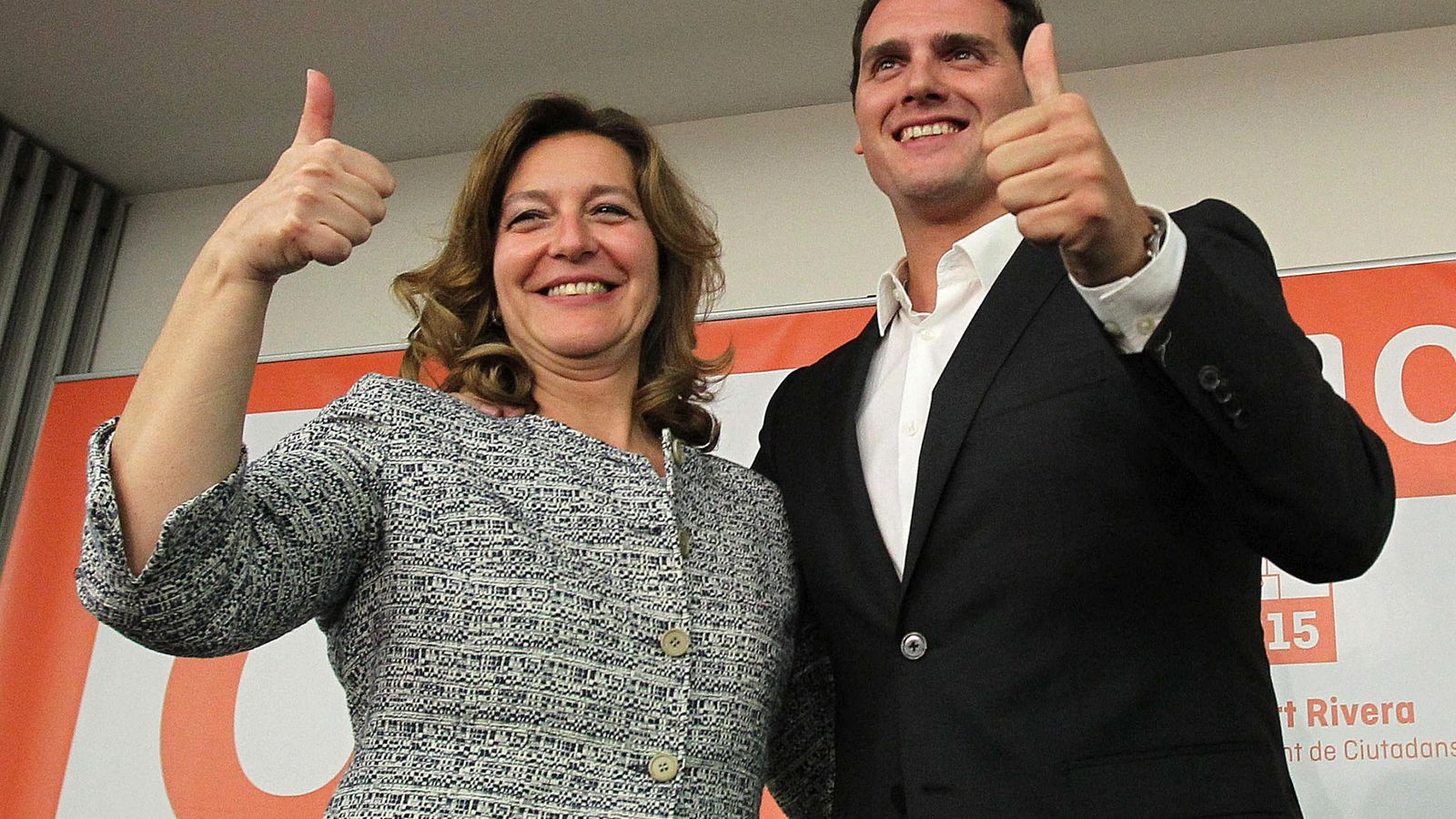 Foto: El presidente de Ciudadanos, Albert Rivera (d), junto con la candidata del partido a la alcaldía de Barcelona, Carina Mejías. (Efe)