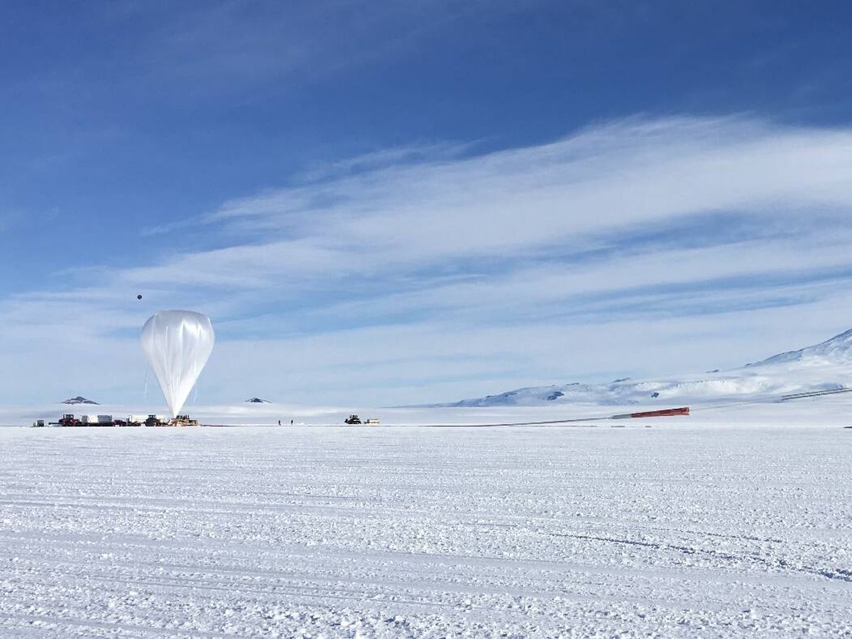 Foto: Un globo de presión cero casi listo para despegar (NASA)