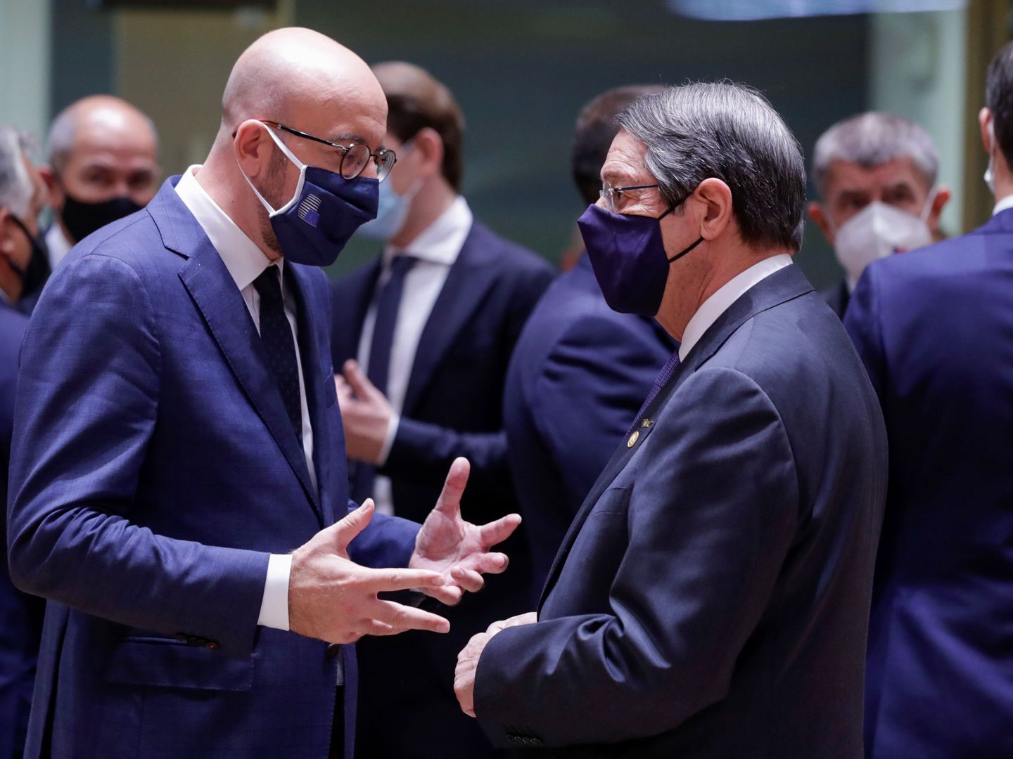 Michel charla con el presidente chipriota antes del Consejo Europeo. (Reuters)