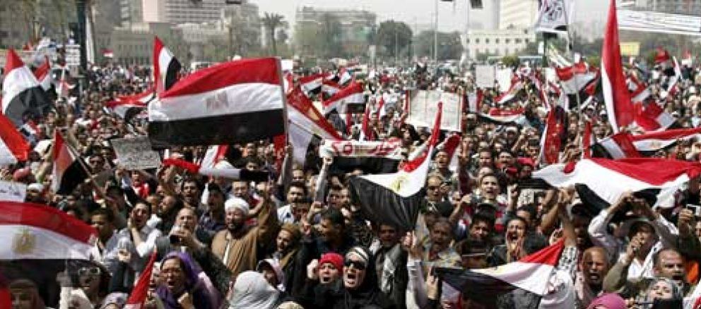 Foto: Los egipcios celebran el Día del Trabajo por primera vez sin Mubarak
