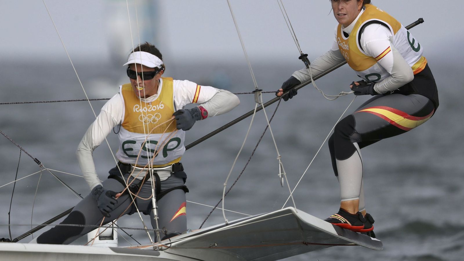 Foto: Tamara Echegoyen y Berta Betanzos  durante la 'Medal race'  (Benoit Tessier/REUTERS) 