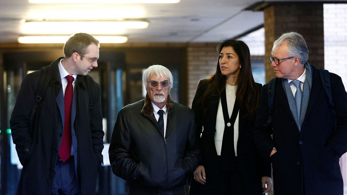 Bernie Ecclestone en una foto reciente con su mujer Fabiana, que ostenta un cargo importante en la FIA. (Reuters/Susana Vera)
