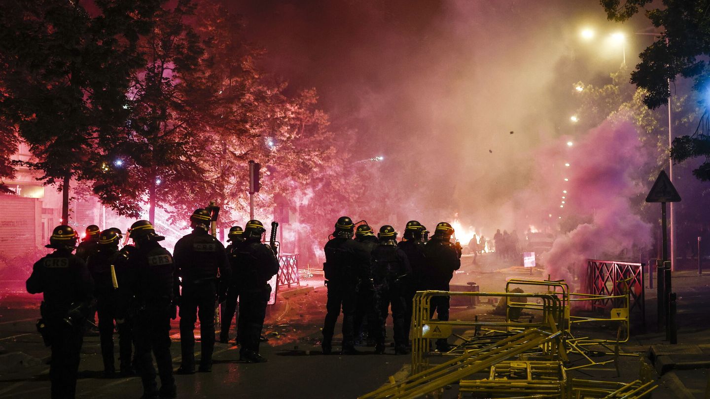 Disturbios en Nanterre, cerca de París. . (EFE/Yoan Valant)