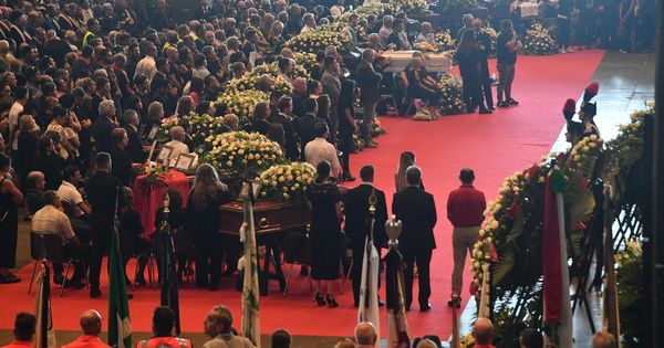 Foto: Génova celebra el funeral de Estado por las víctimas del derrumbe de viaducto de Génova. (EFE)