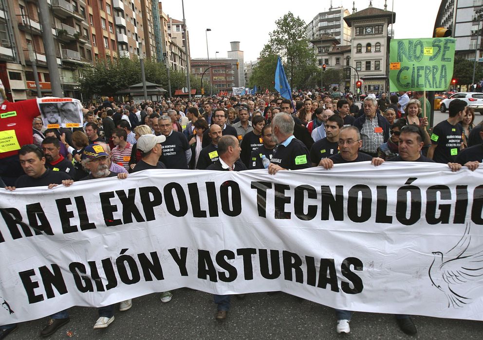 Foto: Manifestación convocada por los trabajadores de la fábrica de amortiguadores Tenneco de Gijón