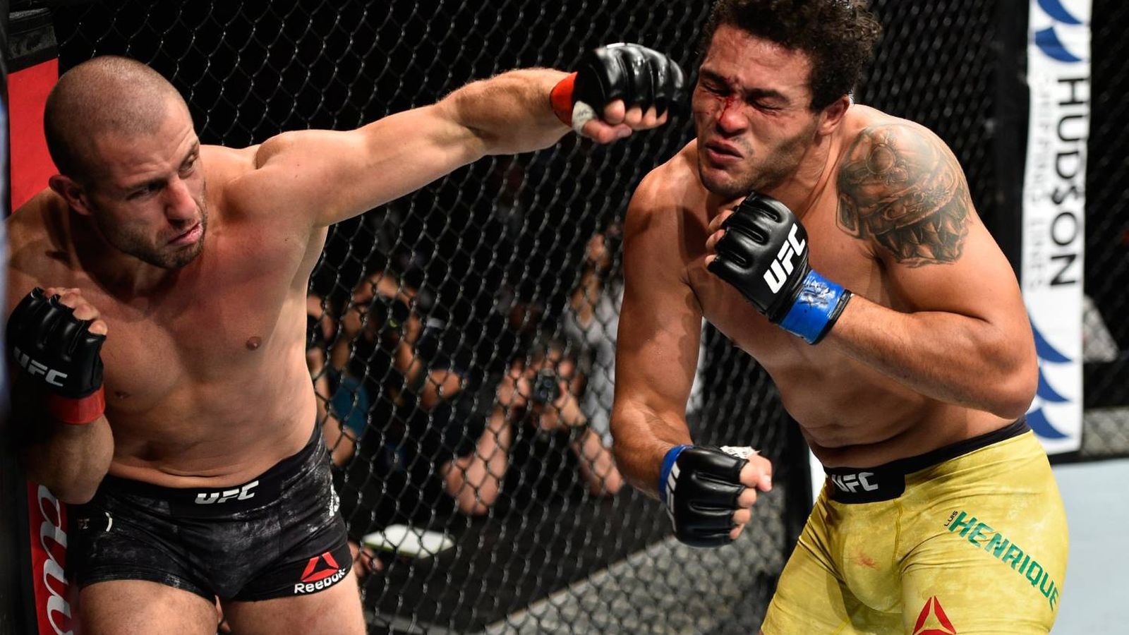 Foto: Saki golpeando con su zurda para lograr el nocaut sobre Silva. (Foto: UFC)