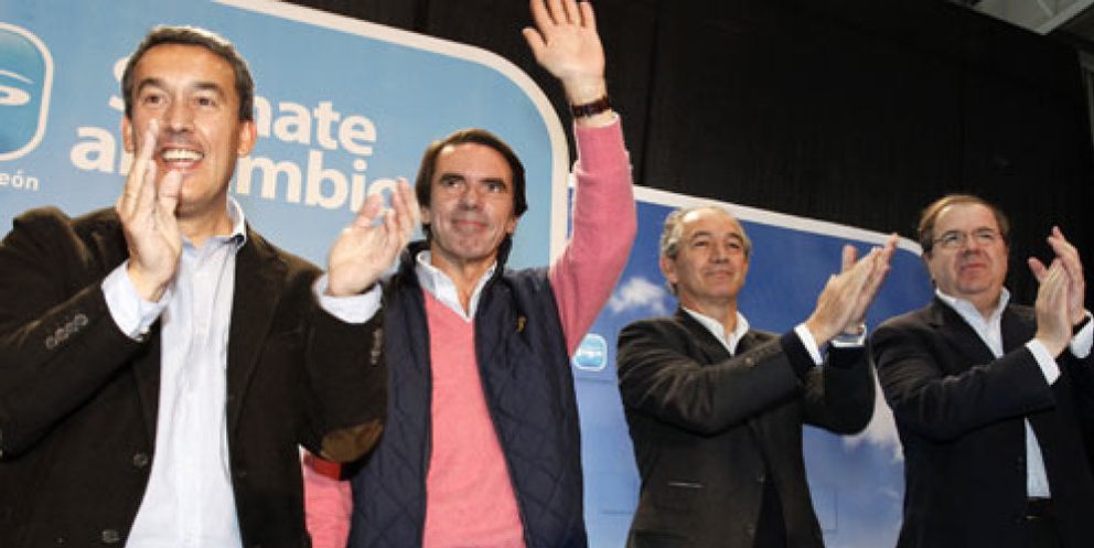 Foto: Aznar sigue su particular cruzada contra la negociación con ETA y homenajea a Acebes