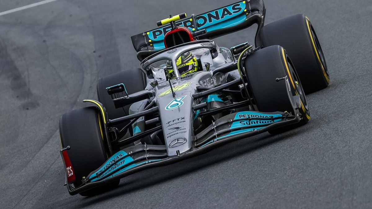 El laberinto de Lewis Hamilton: ¿La evasión de Russell o la victoria de Verstappen?