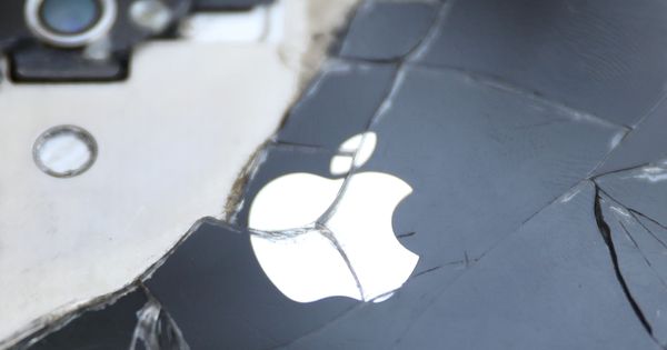 Foto: Vista de un iPhone roto. (Reuters)
