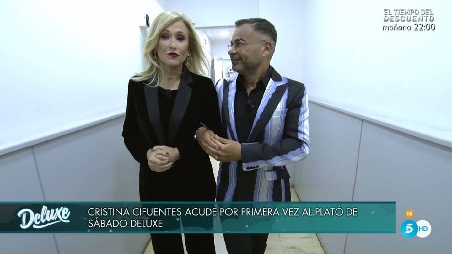 Cifuentes y Jorge Javier, en 'Sábado Deluxe'. (Telecinco).