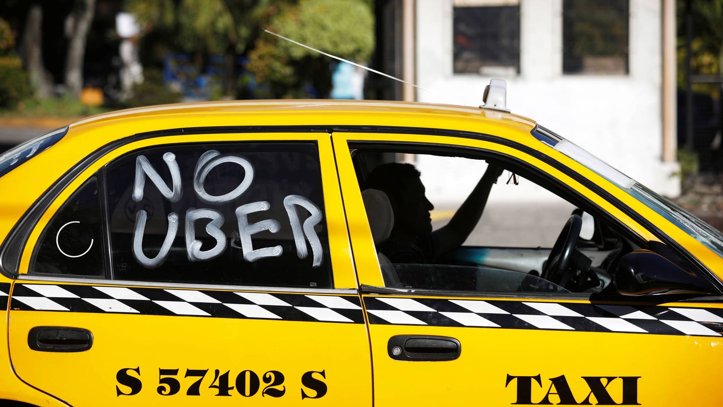 Taxista durante una protesta en El Salvador. (Reuters/Jose Cabezas)