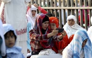 Protesta global contra la fatua que prohíbe los selfies en Indonesia 