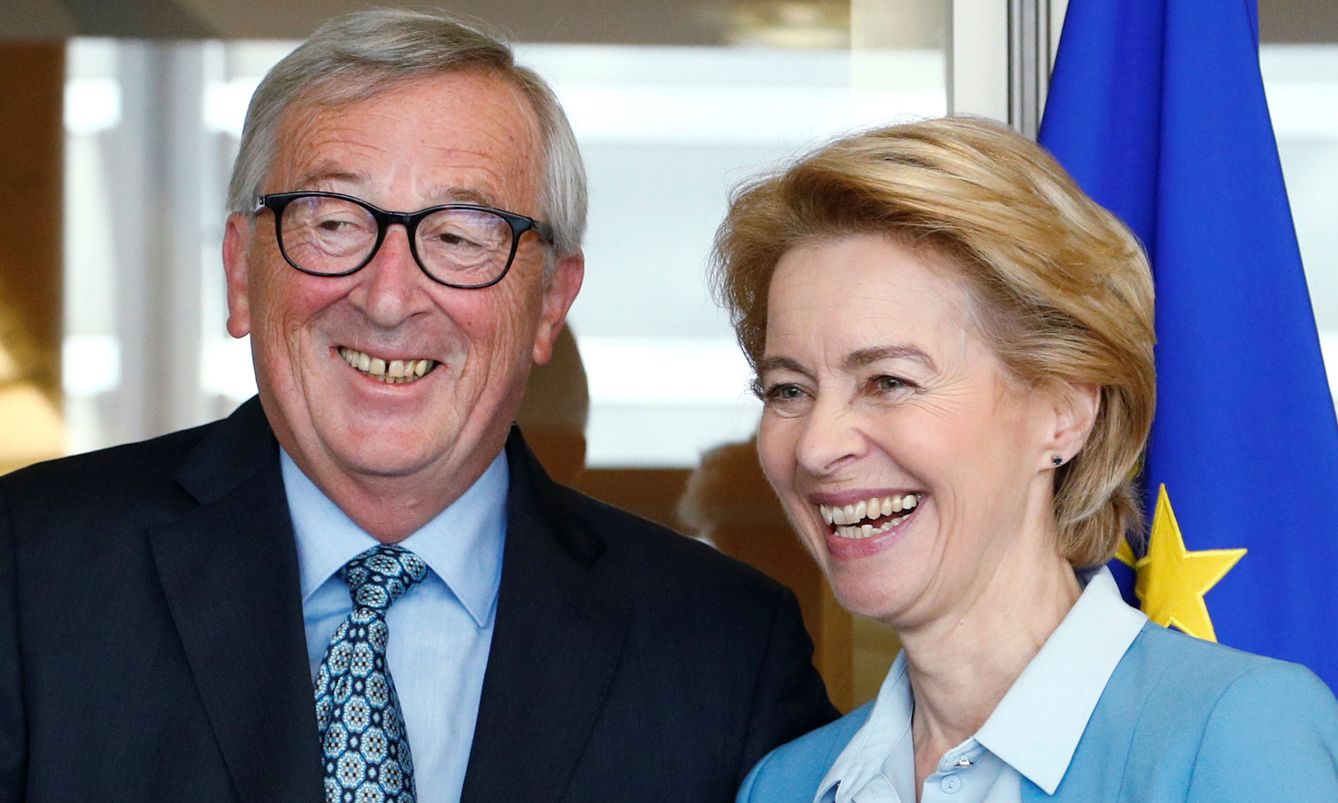 El presidente de la Comisión Europea, Jean-Claude Juncker, junto a Ursula von der Leyen. (Reuters)