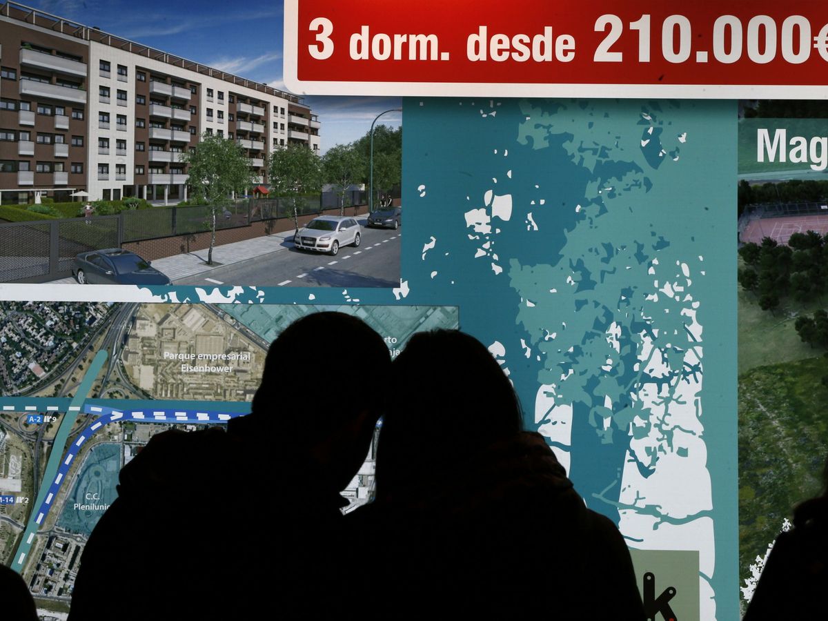 Foto: Promoción inmobiliaria en una feria del sector en Madrid. (EFE/Juan Carlos Hidalgo)