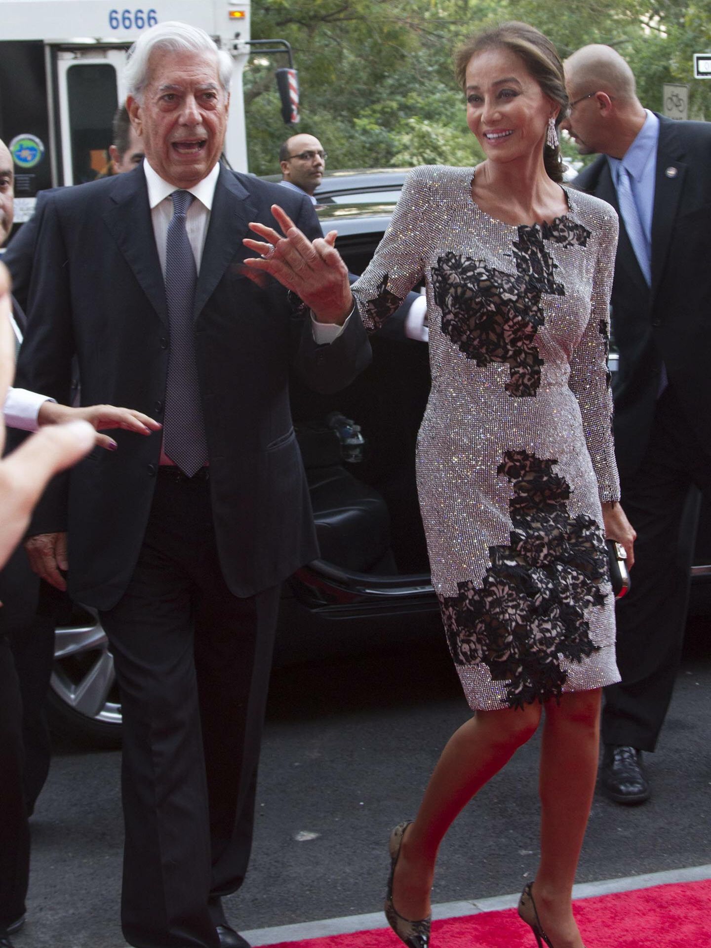 Mario Vargas Llosa e Isabel Preysler asisten a la fiesta de inauguración de la tienda de Porcelanosa en Nueva York (EE.UU.) (EFE/Miguel Rajmil)