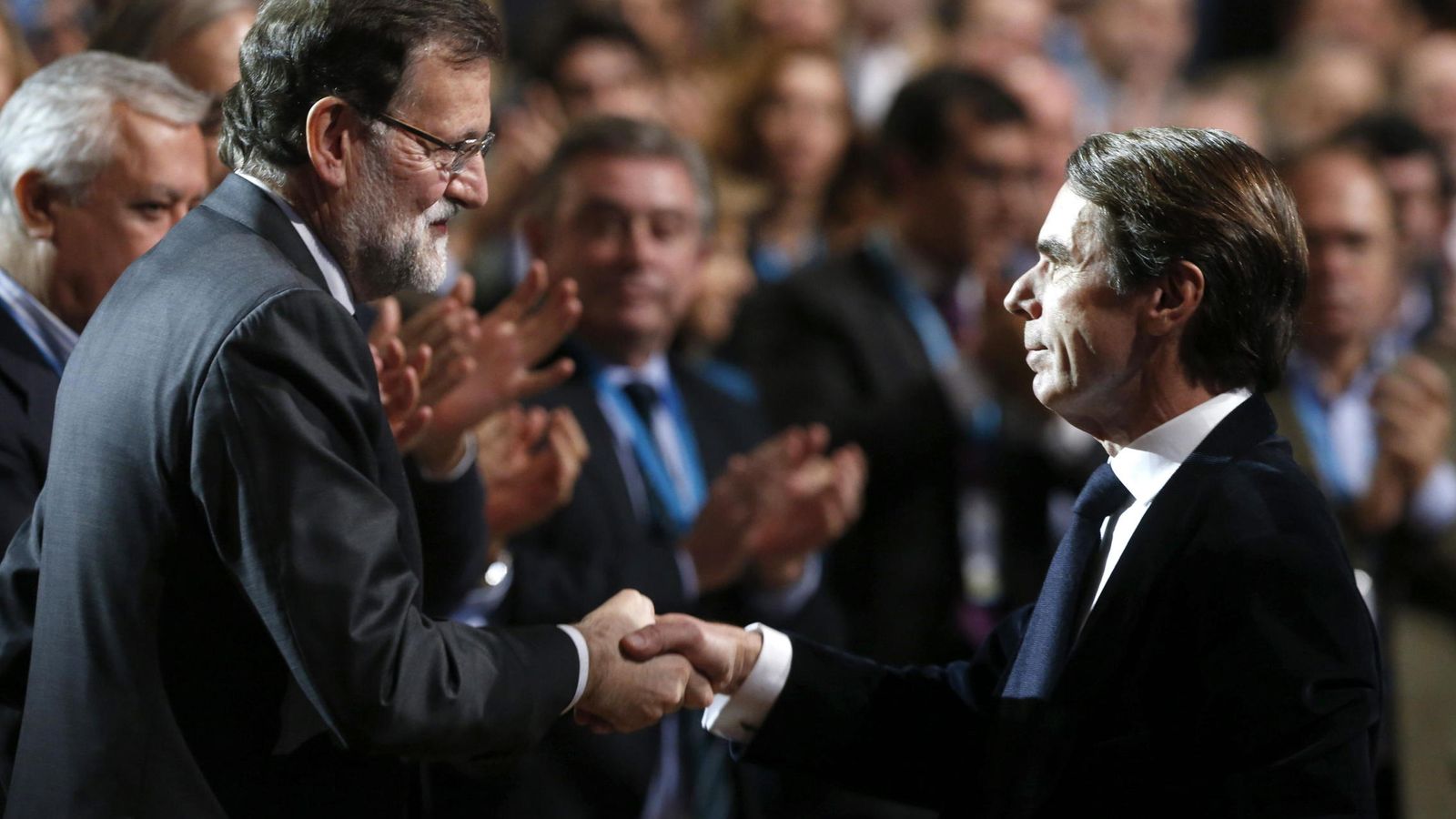 Foto: Rajoy y Aznar, en la inauguración de la Convención Nacional. (Efe)