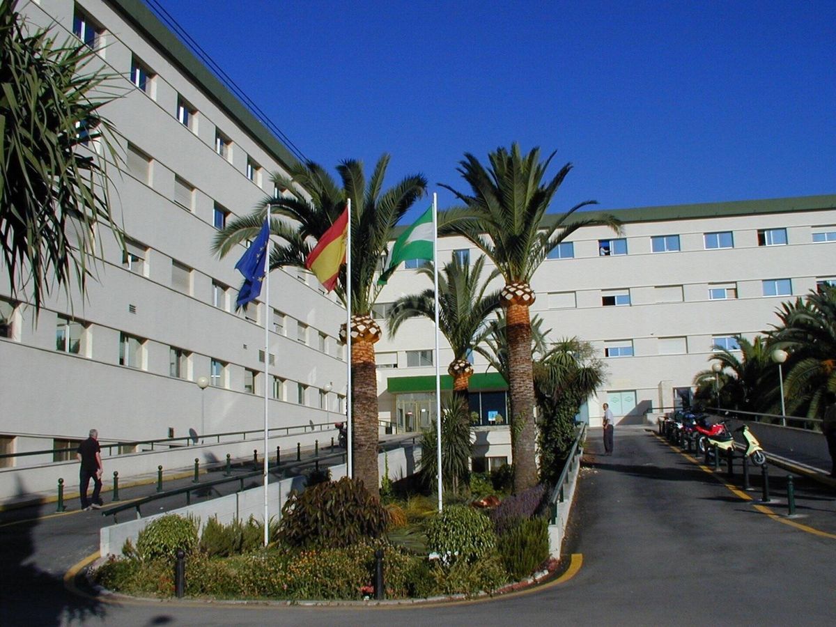Foto: Imagen de archivo del Hospital comarcal de la Axarquía, en Vélez-Málaga. (Europa Press)
