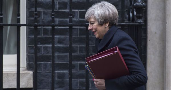 Foto: Theresa May saliendo de Downing Street. (EFE)