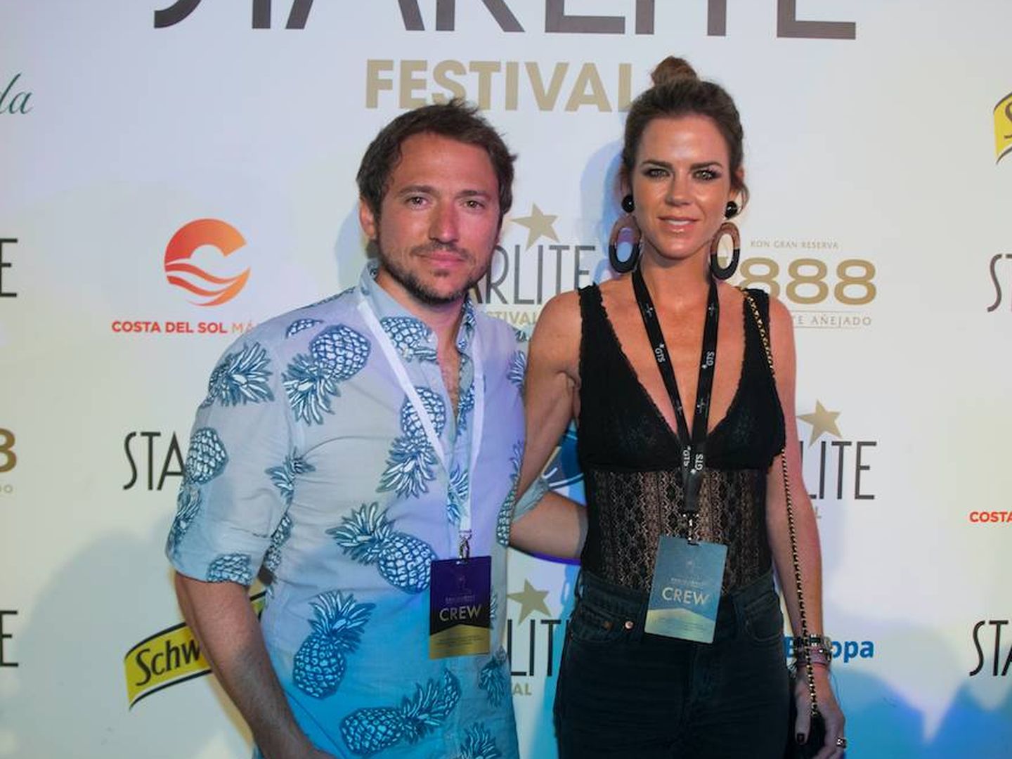 El directivo Manuel Martos y la televisiva Amelia Bono, en la fiesta Vanitatis Style. (Foto: Starlite)