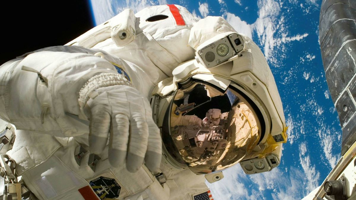 ¿Qué ocurriría si un astronauta muere en la Luna o en Marte? La NASA lo explica