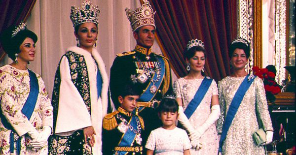 Foto: Mohammad Reza Pahleví, último Sha de Irán, junto a su familia. 