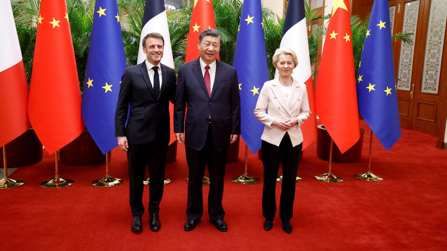 China?s President Xi Jinping, his French counterpart Emmanuel Macron and European Commission President Ursula von der Leyen meet in Beijing, China April 6, 2023. Ludovic Marin Pool via REUTERS