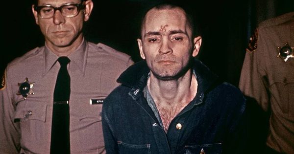 Foto: Charles Manson el 29 de marzo de 1971, antes de escuchar su condena a muerte. 