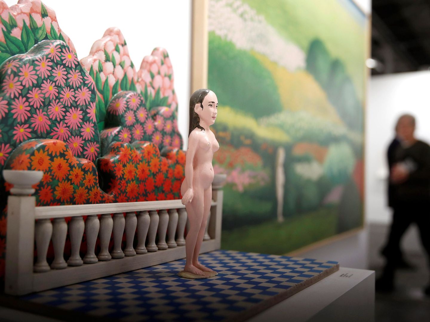Obra 'Embarazada en el jardín', de Isabel Villar, en ARCO 2020. (EFE)