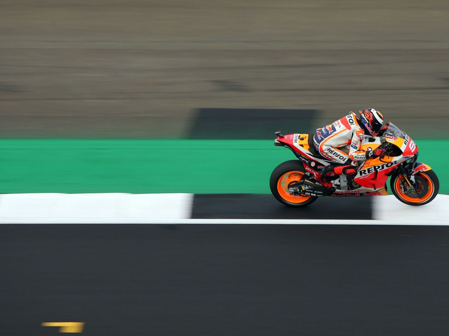 Northampton (United Kingdom), 23 08 2019.- Spanish MotoGP rider Jorge Lorenzo of Repsol Honda Team in action during the free practice session of the 2019 Motorcycling Grand Prix of Britain at the Silverstone race track, Northampton, Britain, 23 August 2019. (Motociclismo, Ciclismo, Reino Unido) EFE EPA TIM KEETON