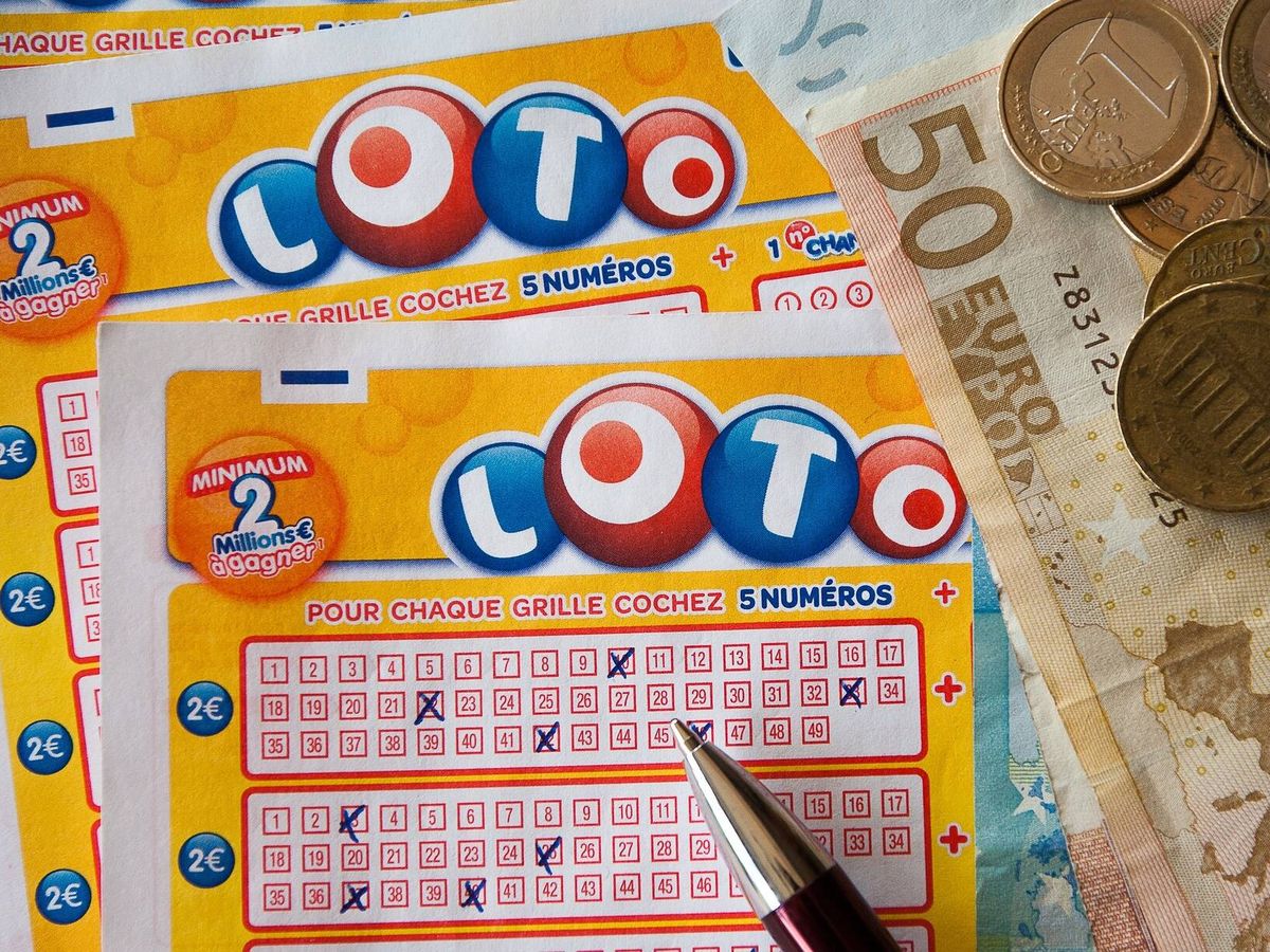 Foto: Un hombre compra más de 200 boletos de lotería y todos estaban premiados