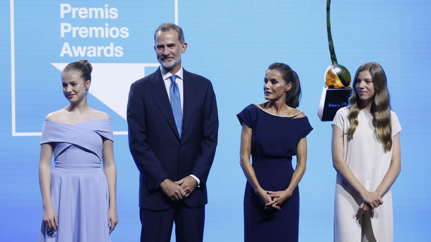 La familia real, en los Premios Princesa de Girona. (EFE/Toni Albir) 