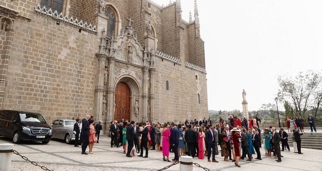 Los invitados, en la entrada de la iglesia de San Juan de los Reyes.(Gtres)