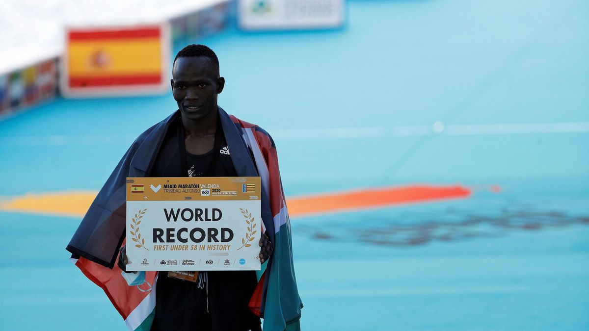 Kandie pulveriza el récord mundial de medio maratón en Valencia por medio minuto