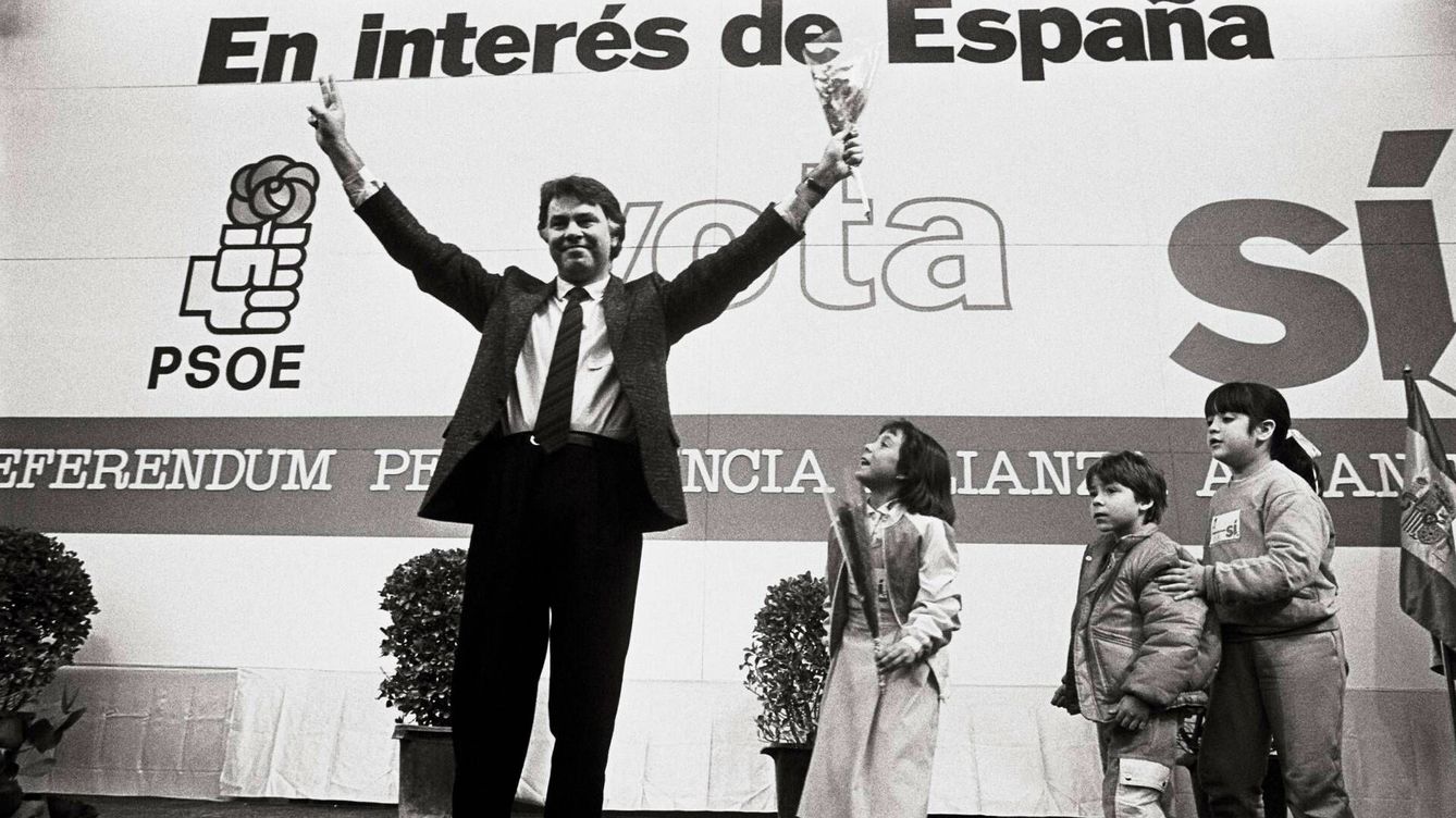Foto: Felipe González en un mitin a favor de la permanencia de España en la OTAN. (Getty/Cover/Paco Junqueras)