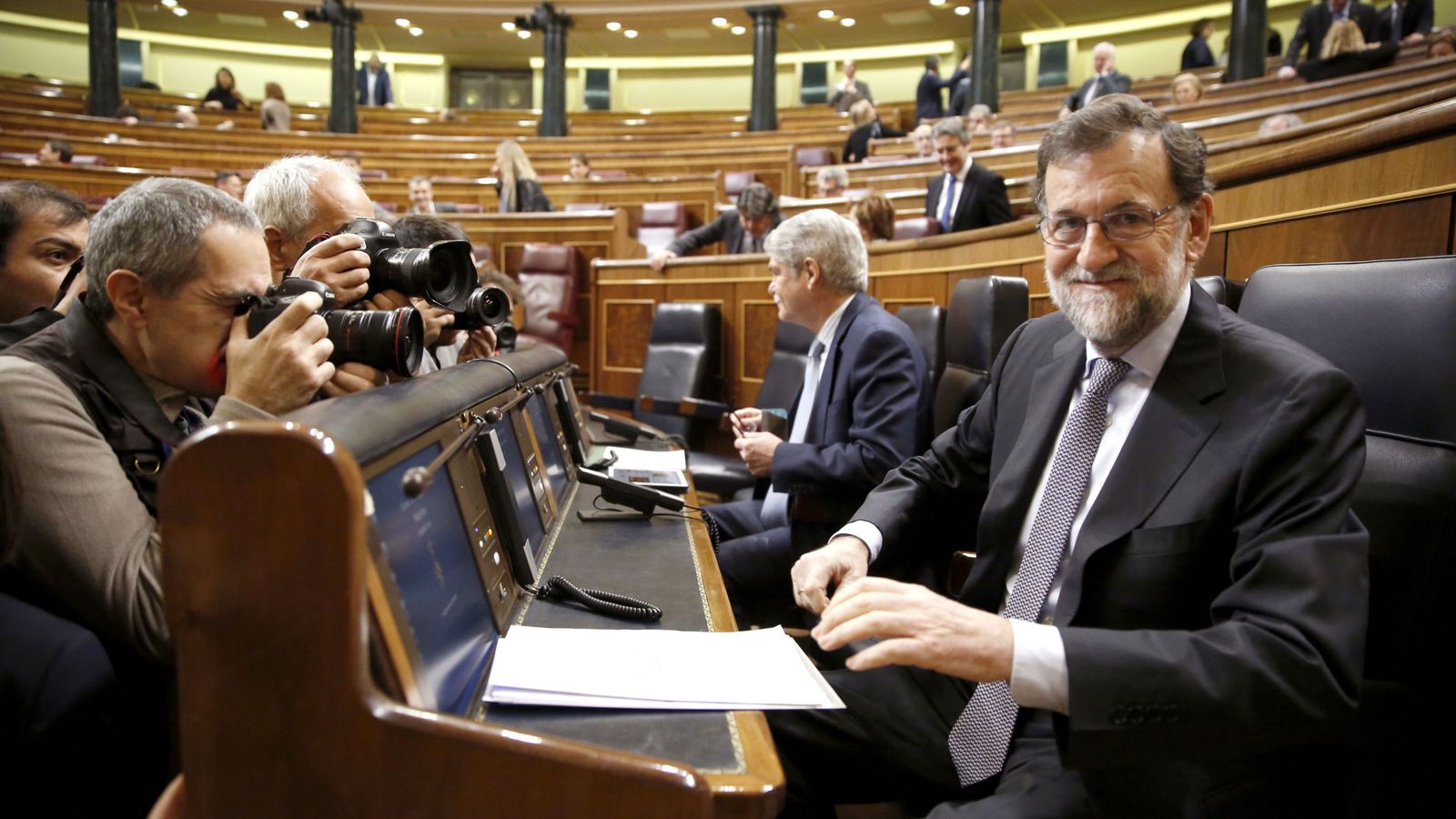 Foto: El presidente del Gobierno, Mariano Rajoy, poco antes del inicio de la sesión de control. (Efe)