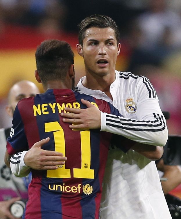 Foto: Neymar y Cristiano se saludan tras un Clásico (Reuters)