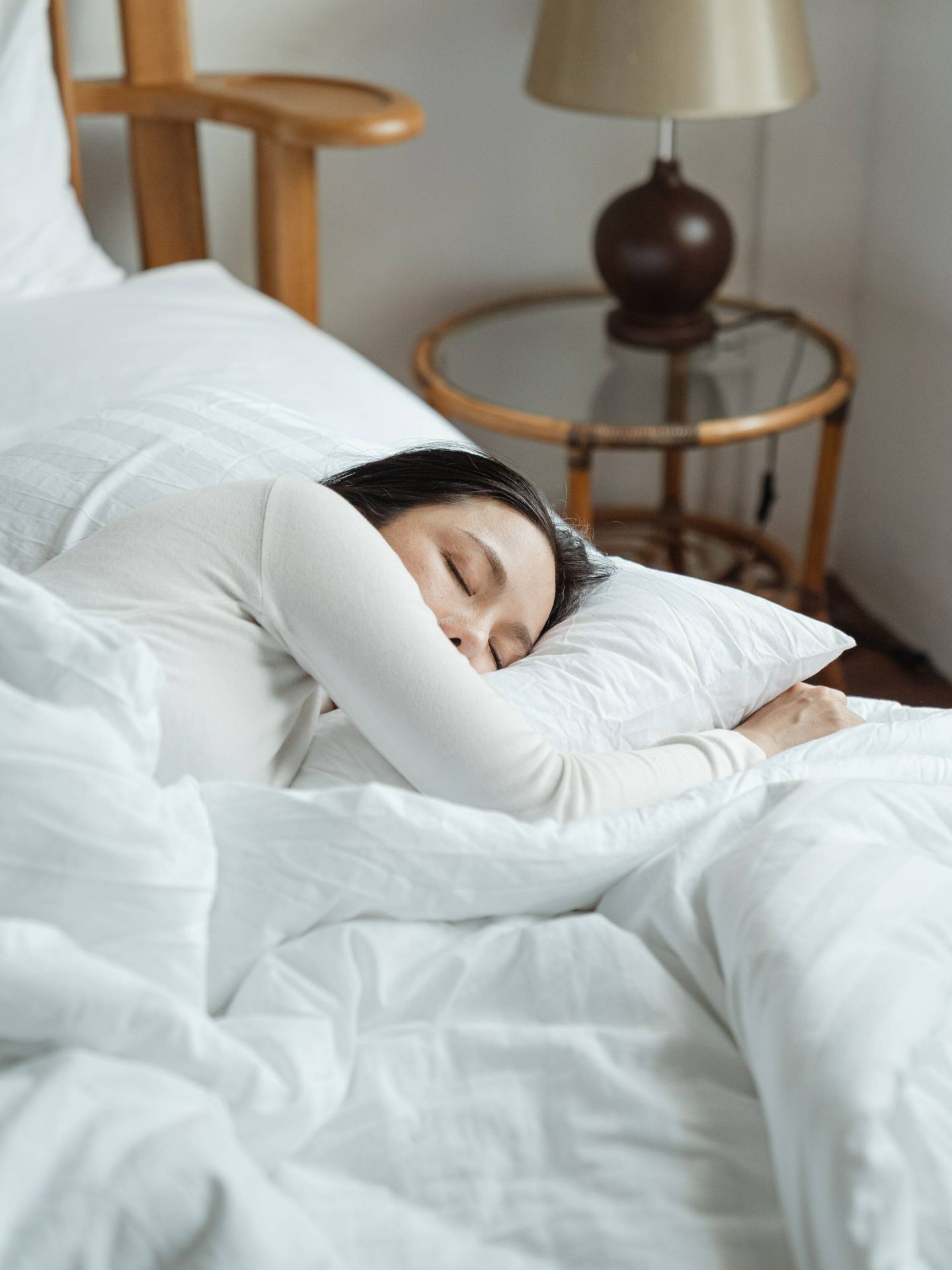 Tips para dormir bien y enfrentarse al calor por la noche (Pexels/Ketut Subiyanto)