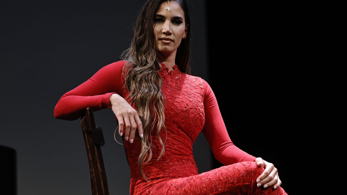 India Martínez contesta a quienes la comparan con Rubiales por darse un beso con una bailarina