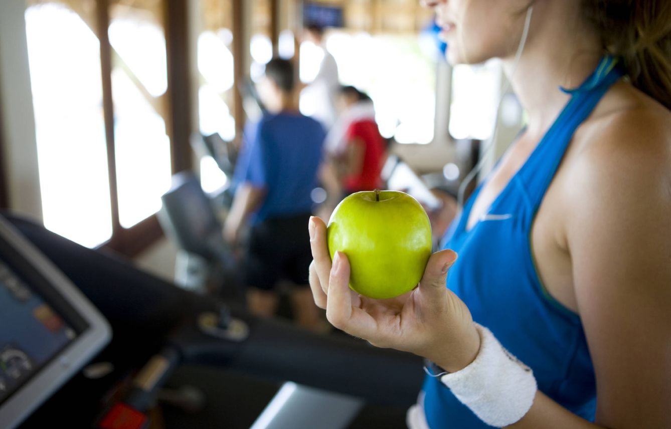 No solo es importante lo que comes, sino también el ejercicio físico que haces. (iStock)