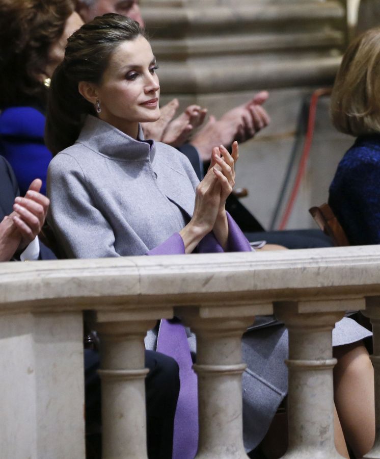 Foto: La reina Letizia aplaude el discurso del rey Felipe VI en la Asamblea de la República de Portugal el pasado noviembre. (EFE)