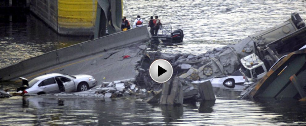 Foto: El derrumbe de un puente sobre el Mississippi causa 7 muertos en Mineápolis