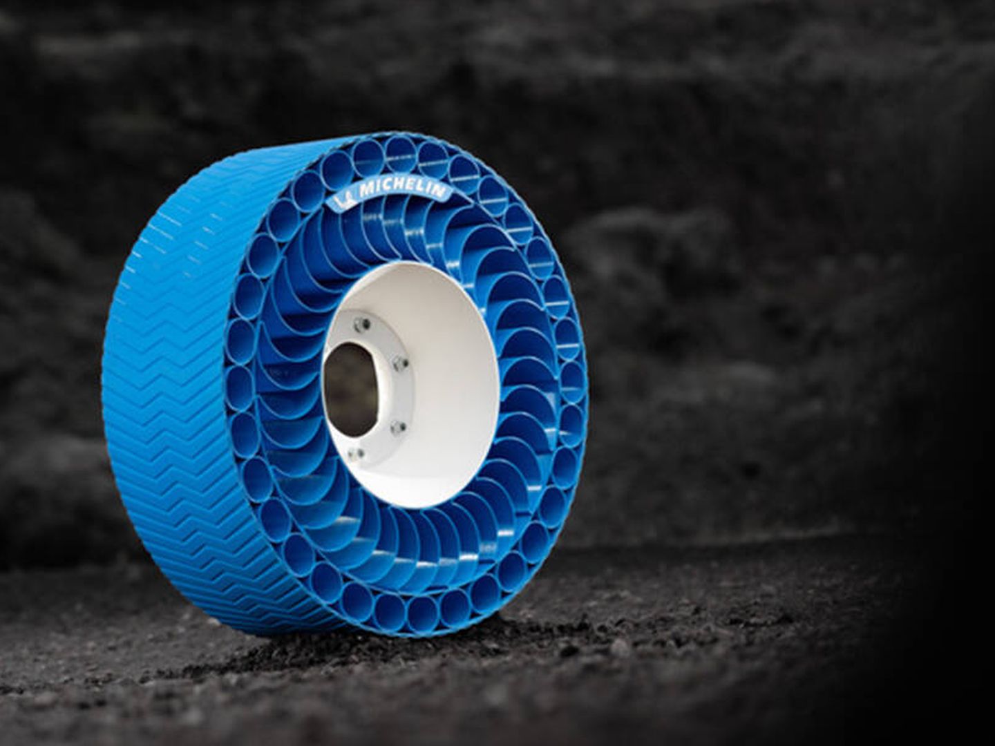 El neumático en el que trabaja Michelin no tiene aire y deberá soportar temperaturas muy bajas y muy altas.